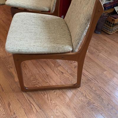 LOT 278: Mid-Century Modern Danish Teak Table and 6 Chairs