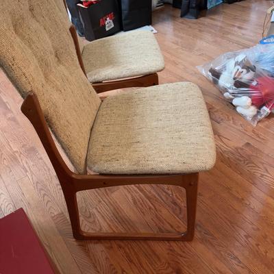 LOT 278: Mid-Century Modern Danish Teak Table and 6 Chairs