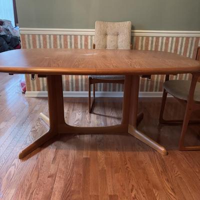 LOT 278: Mid-Century Modern Danish Teak Table and 6 Chairs