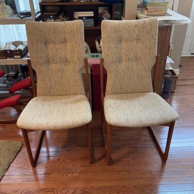 LOT 278: Mid-Century Modern Danish Teak Table and 6 Chairs
