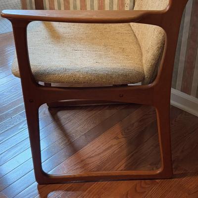 LOT 278: Mid-Century Modern Danish Teak Table and 6 Chairs