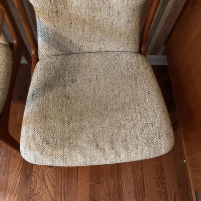 LOT 278: Mid-Century Modern Danish Teak Table and 6 Chairs