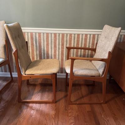LOT 278: Mid-Century Modern Danish Teak Table and 6 Chairs