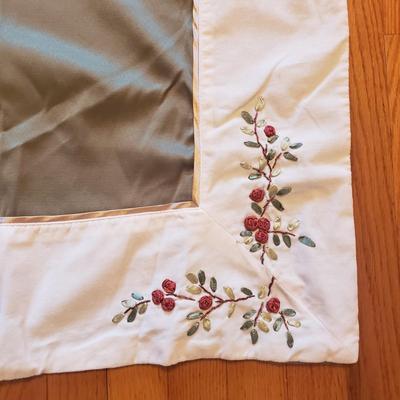Tablecloths, Pier One Table Runner, Lenox Linens, Doilies & More (PB-KD)