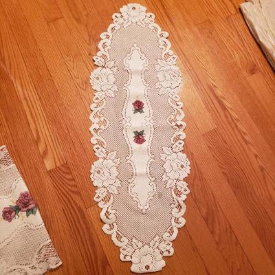 Tablecloths, Pier One Table Runner, Lenox Linens, Doilies & More (PB-KD)
