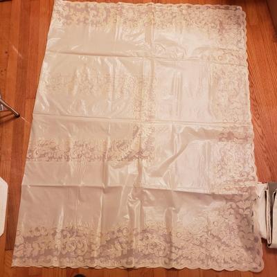Tablecloths, Pier One Table Runner, Lenox Linens, Doilies & More (PB-KD)
