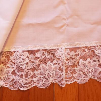Tablecloths, Pier One Table Runner, Lenox Linens, Doilies & More (PB-KD)