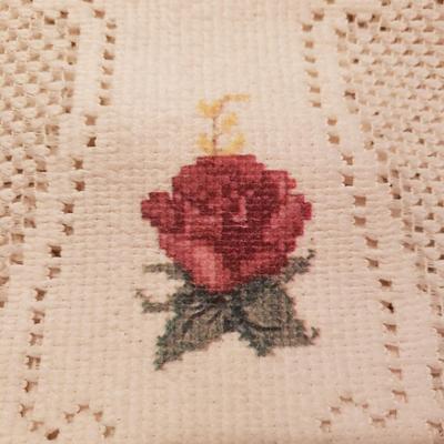 Tablecloths, Pier One Table Runner, Lenox Linens, Doilies & More (PB-KD)