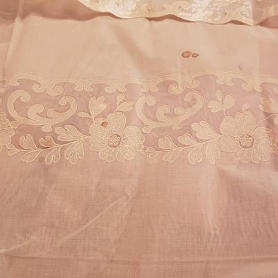 Tablecloths, Pier One Table Runner, Lenox Linens, Doilies & More (PB-KD)