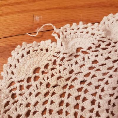 Tablecloths, Pier One Table Runner, Lenox Linens, Doilies & More (PB-KD)