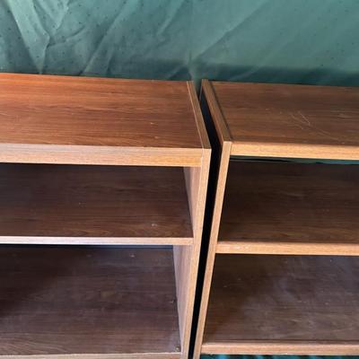 2 Shelves