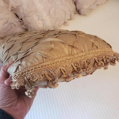 Twelve Decorative Pillows (GB-KD)