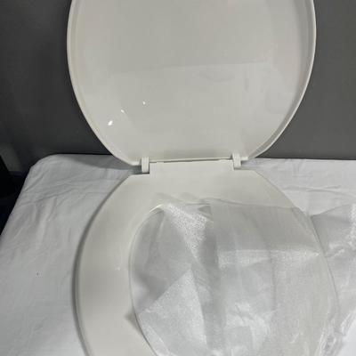 New plastic toilet seat