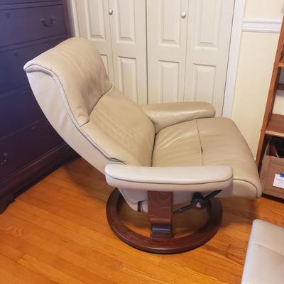 Stressless Leather Recliner W/Ottoman (GB-KD)