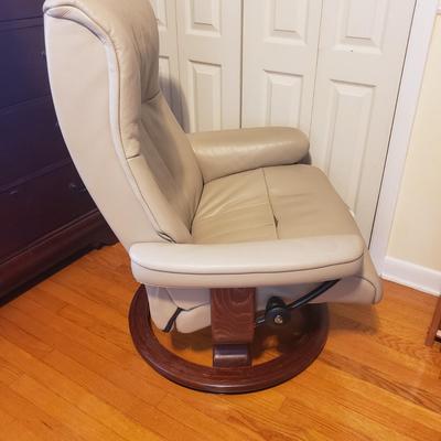 Stressless Leather Recliner W/Ottoman (GB-KD)