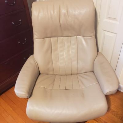 Stressless Leather Recliner W/Ottoman (GB-KD)