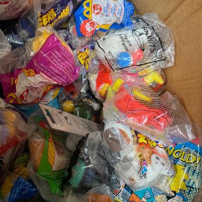 Large amount of McDonalds & other restaurants kids toys