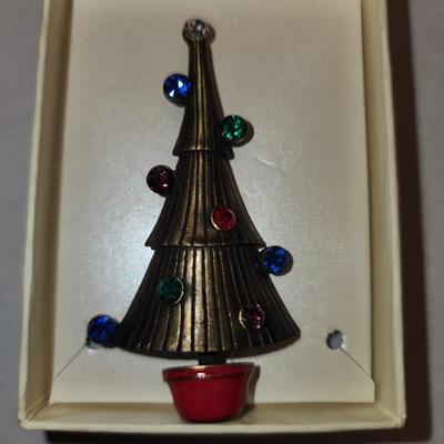 Christmas brooch