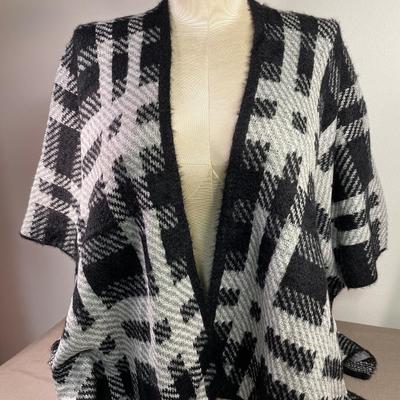 Coco + Carmen sweater wrap New