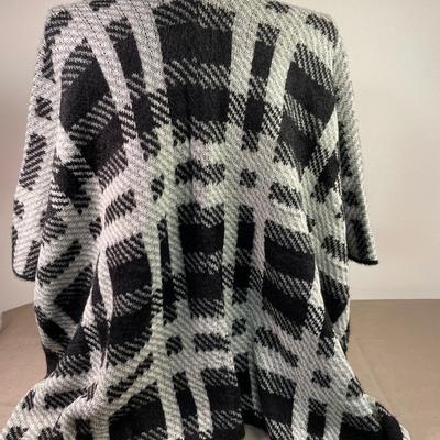 Coco + Carmen sweater wrap New