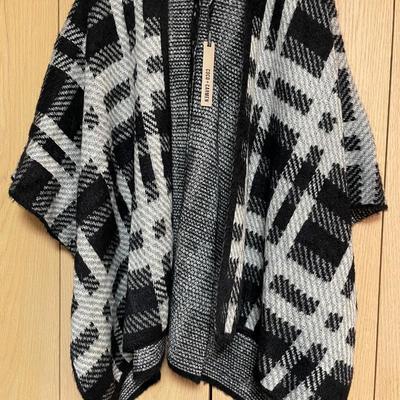Coco + Carmen sweater wrap New