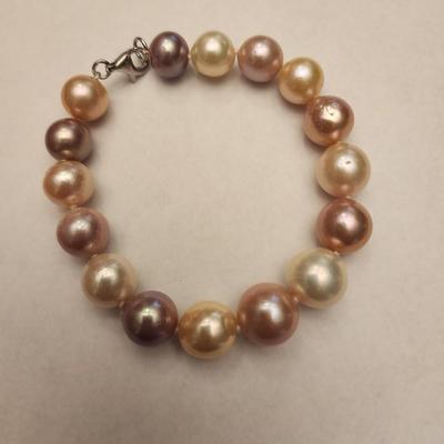 8 inch lavender freshwater pearl bracelet