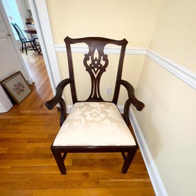 337 Henkel Harris Mahogany Chippendale Dining Chairs