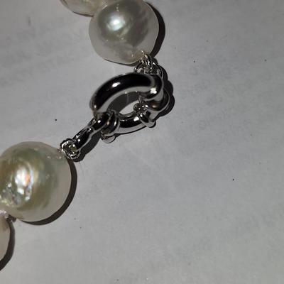 Genesis pearl baroque white necklace