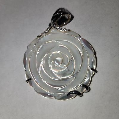 Rose shaped cultured freshwater pearl pendant