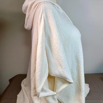 Coco + Carmen Cream pullover