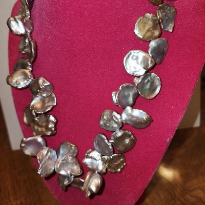 JTV freshwater cultured pearl necklace and bracelet set.