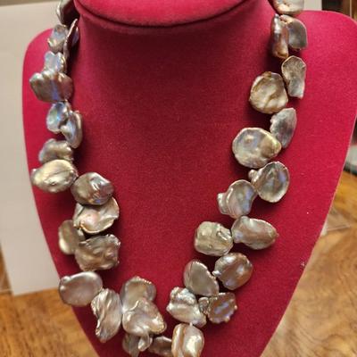 JTV freshwater cultured pearl necklace and bracelet set.