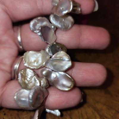 JTV freshwater cultured pearl necklace and bracelet set.