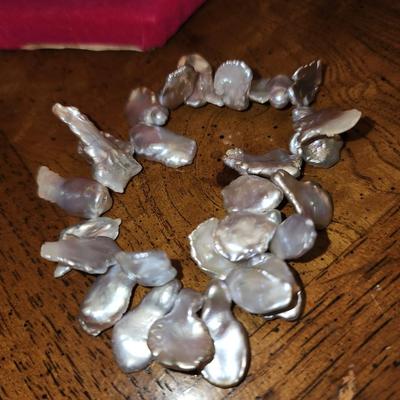 JTV freshwater cultured pearl necklace and bracelet set.
