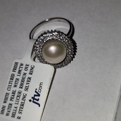 Freshwater cultured pearl ring. Size 7