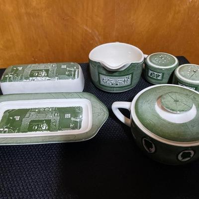 Green log cabin theme serving items