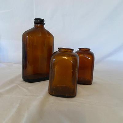 Assorted Vintage Bottles and Collectible Advertising Book (GB-BM)