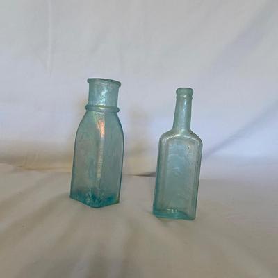 Assorted Vintage Bottles and Collectible Advertising Book (GB-BM)