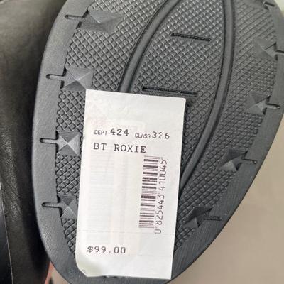 New Bare Traps Grey Boots Size 6.5
