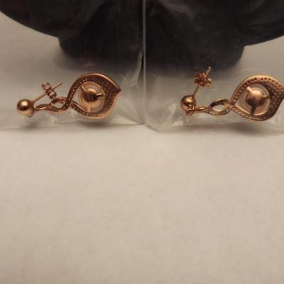 Pair of rose gold/copper toned cultured pearl earrings