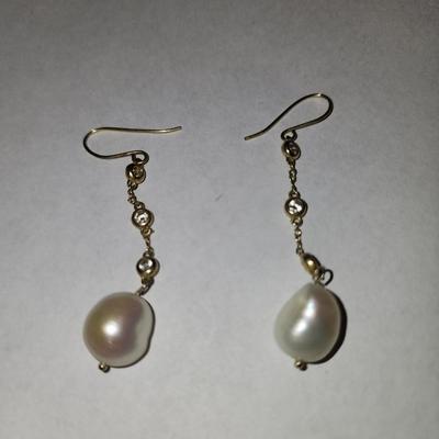 Cultured freshwater pearl earrings