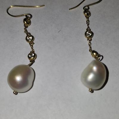 Cultured freshwater pearl earrings
