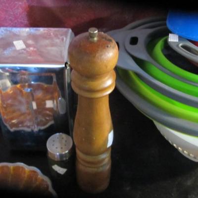 Kitchen Bowls & Salt & Pepper Shakers #5