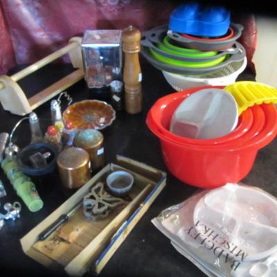 Kitchen Bowls & Salt & Pepper Shakers #5