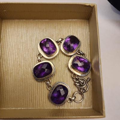 Small bracelet purple stones.