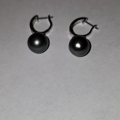 Black cultured pearl earrings