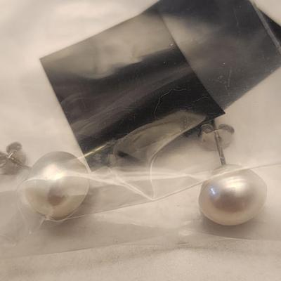 Multi colored cultured pearl necklace