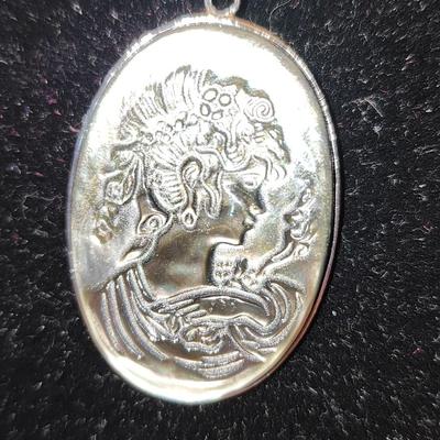 Mother of pearl cameo