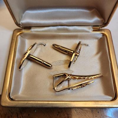 Cuff links and tie clip