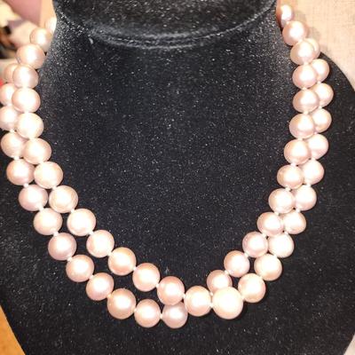 Pink freshwater cultured pearl necklace.
